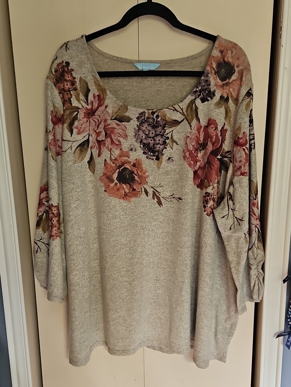 Penmans NWOT Cream Floral Scoop Neck Long-Sleeve Top Sz4X Ptp30 L30